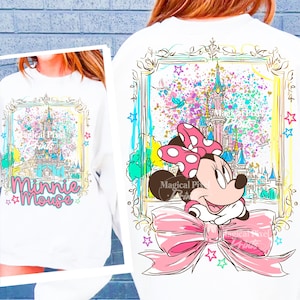 Minnie Mouse estilo preppy PNG, Castelo mágico charmoso com laço rosa PNG, Design de camiseta para férias em família 2026, Mickey e seus amigos PNG, Reino Mágico imagem 1