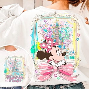 Minnie Mouse estilo preppy PNG, Castelo mágico charmoso com laço rosa PNG, Design de camiseta para férias em família 2026, Mickey e seus amigos PNG, Reino Mágico imagem 7