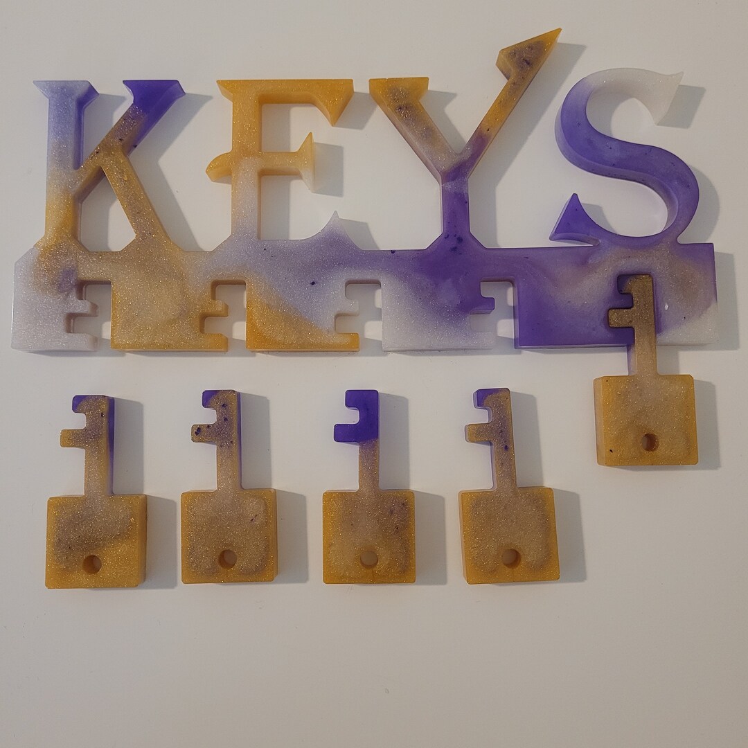 Resin Key Holder, Handcrafted Key Organizer, Modern Keychain Keeper