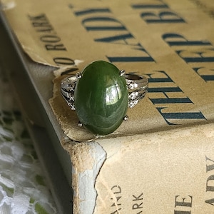 Jade Ring // Vintage Sterling Silver Nephrite Jade Green Stone Ring with Filigree Details, Size 5.5