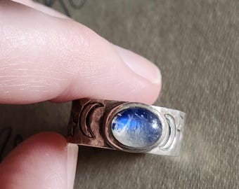 Moon & Stars Ring // Vintage Sterling Silver Artisan Crafted Ring with Blue Moonstone and Hammered Band etched with Moon and Stars