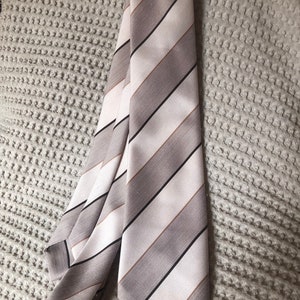 Men’s vintage striped tie