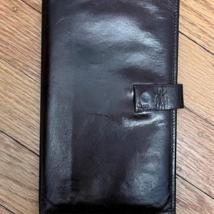 Estuche para pasaporte/billetera Princess Gardner marrón oscuro, década de 1960