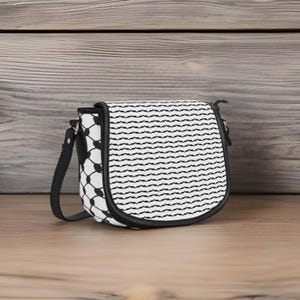 Keffiyeh Pattern PU Leather Saddle Bag – Timeless Elegance Meets Cultural Heritage