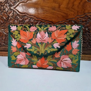 Pochette cachemire bohème vert émeraude pour femme sac à main pour femme avec broderie crewel pochette brodée fille blanche