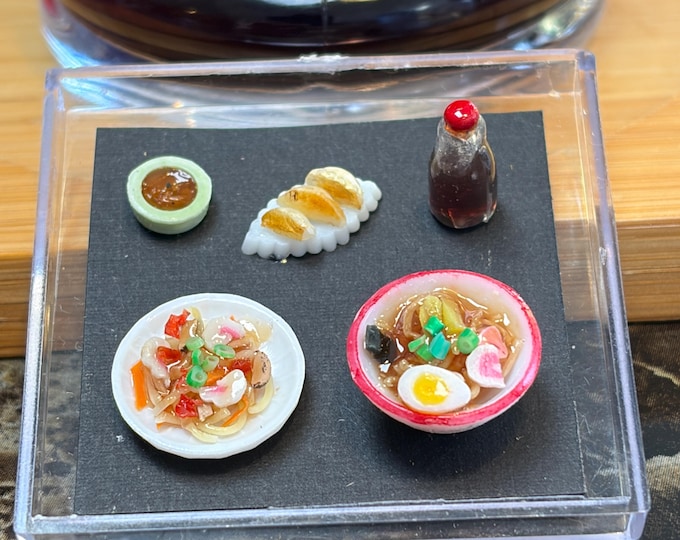 Miniature Ramen Set Charsui Ramen with Onsen Tamago Kamaboko Menma Pork Yakisoba Green Onion Benishoga Gyoza Soy Sauce Japanese Acrylic Box