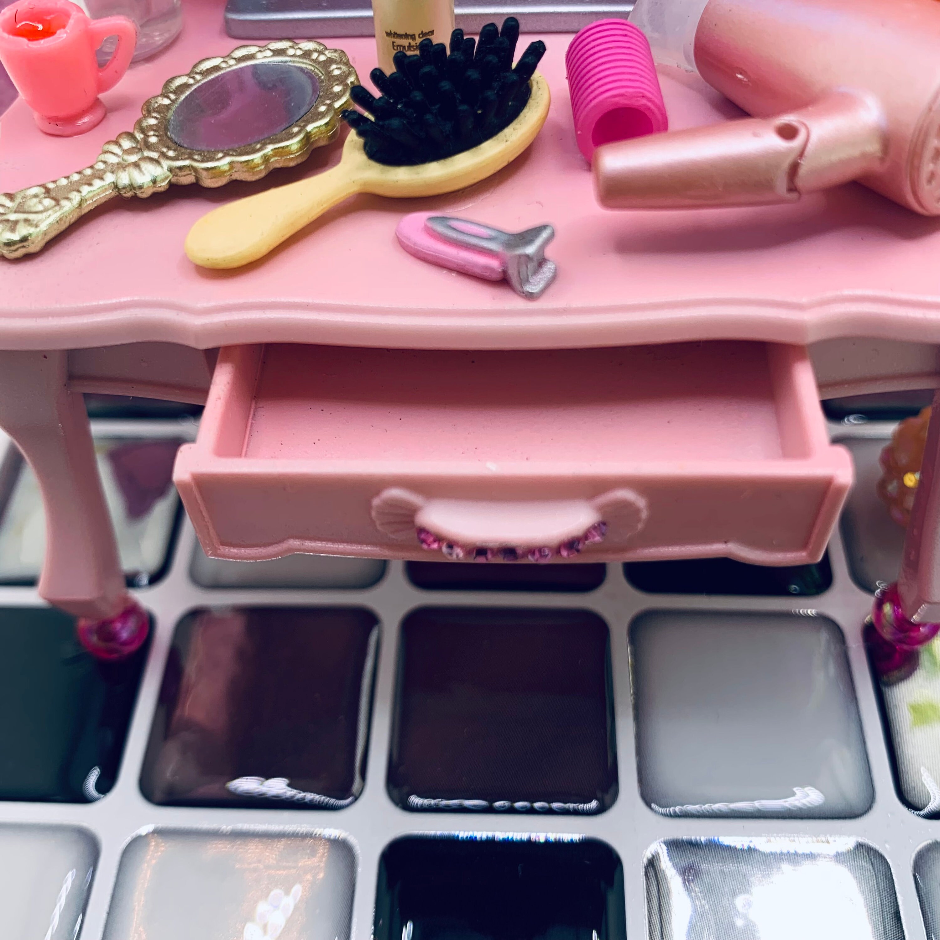 Miniature Hair Salon Dollhouse Diorama Scale 112 Pink Black Etsy