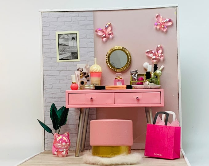 Miniature Makeup Pink Vanity Dollhouse Table Stool Cosmetics Compact Mirror Boba Tea Jewelry Lipstick Brushes Mascara Polish Eye Shadow OOAK