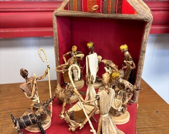 Ensemble de crèches africaines en paille faites main : 13 figurines