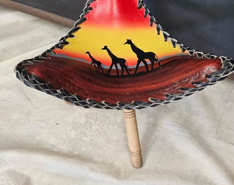 Tabouret en cuir artisanal, gravure de trois girafes, chaise africaine en bois, siège pour enfant
