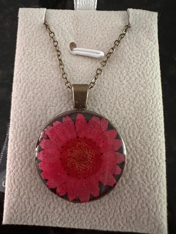 Real Daisy Necklace • Pressed Flower Pendant • Antique Bronze Jewelry • Botanical • Dried Flower Gift for Her