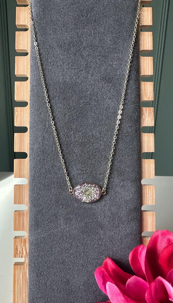 Real dried queen annes lace flower|Floral Necklace|Handmade|Unique gift|Timeless elegant|everyday wear| Nature/botanical style|Boho style