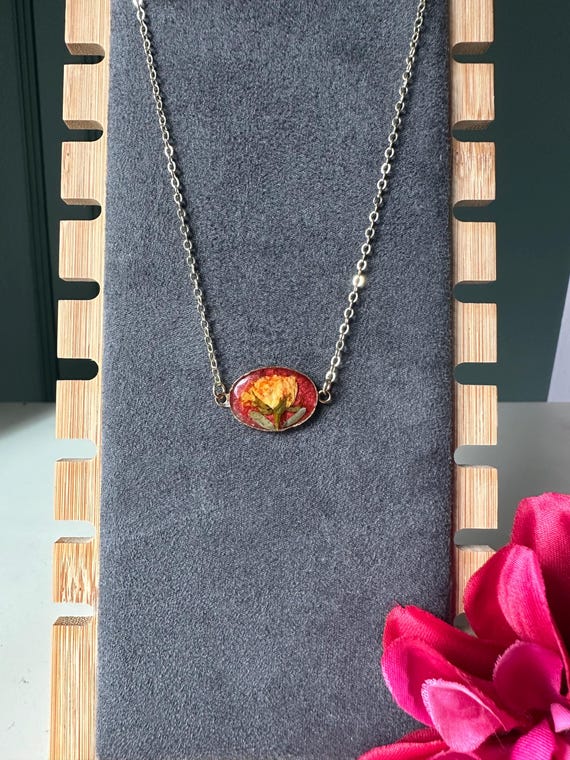 Real dried press rose flower|Handmade Jewelry|Floral necklace|Unique gift|nature/botanical style|Elegant|Timeless|Handcrafted necklace