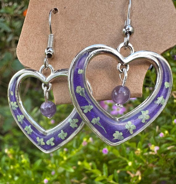 Silver double heart shaped dangling earrings, real dried pressed flowers, lightweight boho style, botanical jewelry , amethyst glass bead