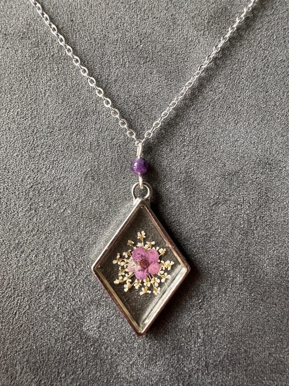 Purple forget me not with Queen Anne's Lace|Floral necklace|Handcrafted jewelry|Unique gift for nature lovers|Timeless and meaningful