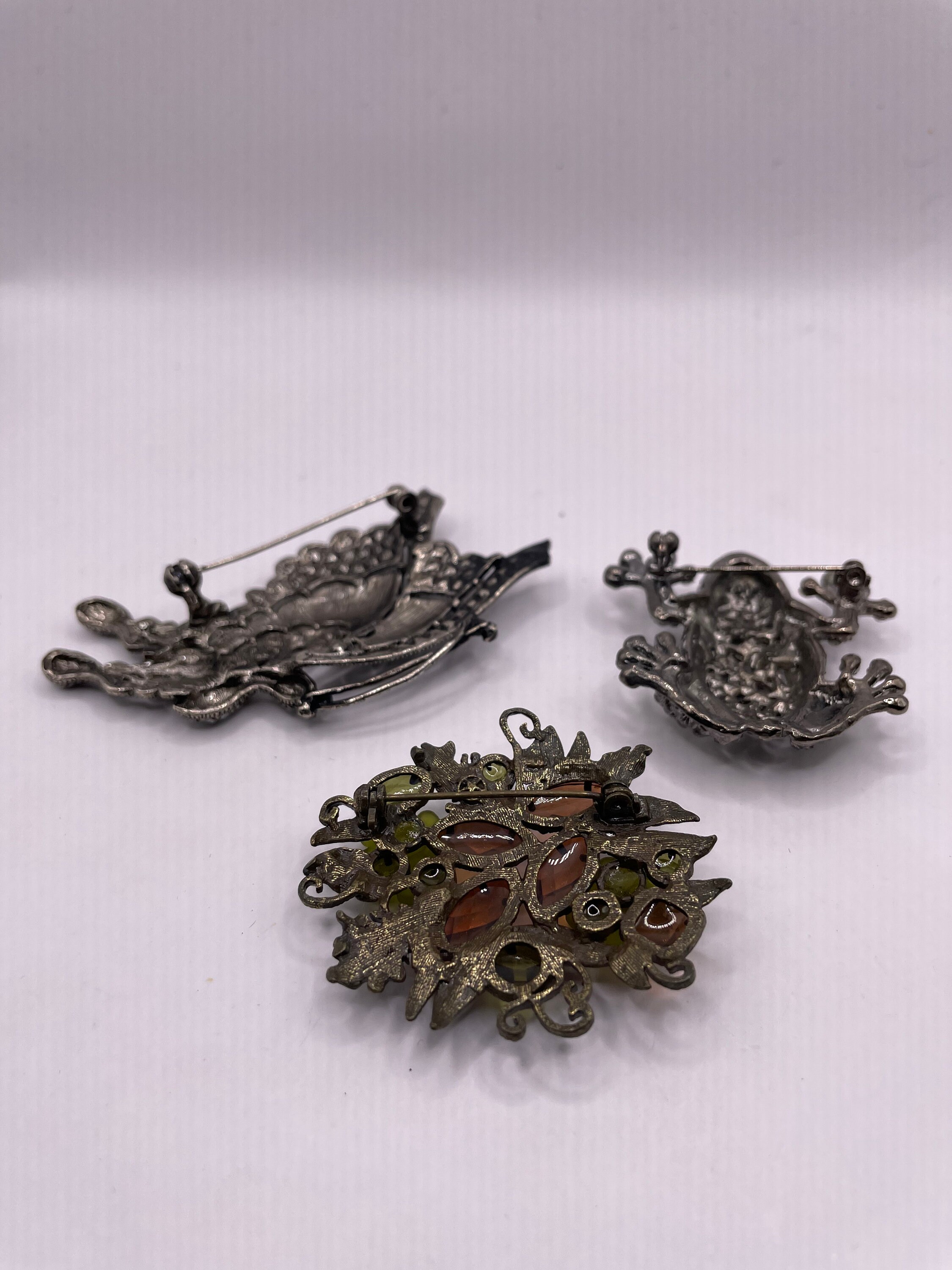 バタフライピンブローチ 楽天市場】ブローチ バタフライ 蝶モチーフ ピン ブローチ レディース