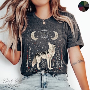 Camiseta de lobo escandinavo, camiseta de luna de lobo místico, camiseta de animal del bosque oscuro, camiseta de criatura del bosque, ropa de lobo blanco, regalos de lobo