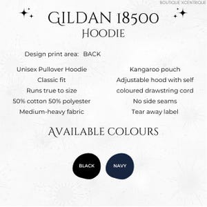 Peut inclure: Sweat-shirt Gildan 18500 en noir et marine. Sweat-shirt &agrave; capuche unisexe avec une poche kangourou, une capuche r&eacute;glable avec un cordon de serrage de la m&ecirc;me couleur, pas de coutures lat&eacute;rales et une &eacute;tiquette d&eacute;tachable. 50% coton et 50% polyester.