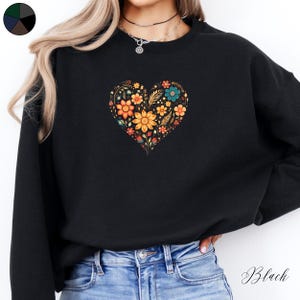 Wildflower Love Heart Sweatshirt, Flower Sweatshirt, Cottagecore Floral Shirt, Valentine Love Sweatshirt, Womens Boho Clothes, Gifts for Her