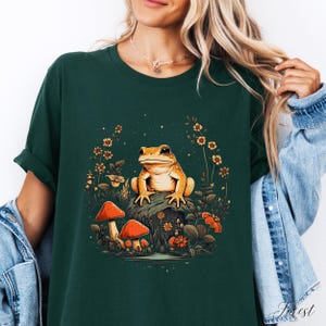 Pilz Frosch T Shirt, Cottagecore niedlichen Frosch Shirt, Pilz Shirt, Kröten Shirt, Waldtiere Grafik T-Shirt, Frosch Geschenke