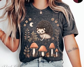 Camiseta de hongo y erizo, camiseta gráfica vintage, camiseta de animales del bosque, camiseta de folklore cottagecore, ropa bohemia, regalos de erizo