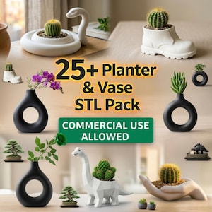 Könnte beinhalten: Eine Sammlung von Pflanzgefäßen und Vasen, darunter ein weißer Stiefel, eine Schlange und ein Dinosaurier, die jeweils eine kleine Pflanze oder einen Kaktus enthalten. Das Bild zeigt auch schwarze Vasen mit einer kreisförmigen Öffnung und den Text "25+ Planter & Vase STL Pack".