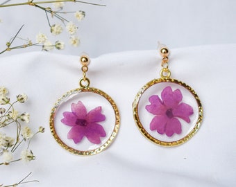 Handmade Purple Floral Resin Earrings, Dried Flower Earrings, Gold Round Jewelry, Floral Earrings, Gift for Mom, Bridesmaid Gifts