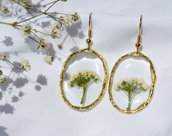 Handmade Pressed Flower Resin Earrings, Dainty Floral Earrings, Resin Earrings, Real Flower Dangle Earrings, Gold Earrings, Nature Jewelry