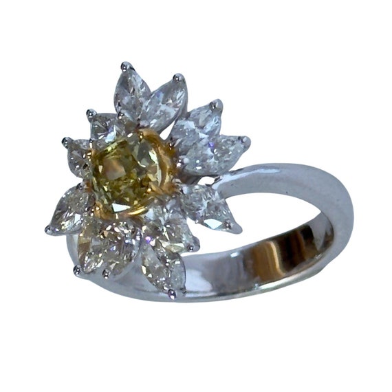 18k White and Yellow Diamond Ring - image 5