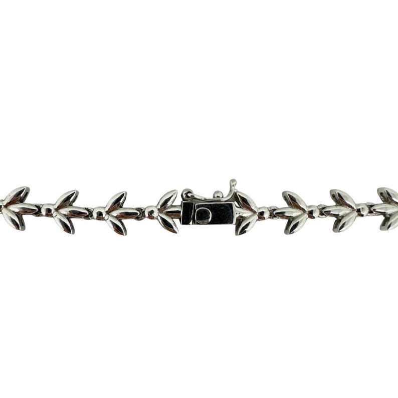 18k White Gold Diamond and 7.13 Carat Ruby Choker Necklace - 15 Inches