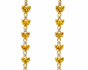 Pendientes colgantes en forma de corazón con zafiro amarillo de 3,24 quilates y diamantes, en oro amarillo de 18 quilates.