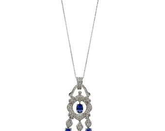 Collar con colgante de diamantes y zafiros en oro blanco de 18 quilates