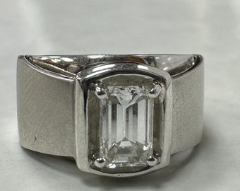 Anillo de banda ancha de diamantes de 18 k