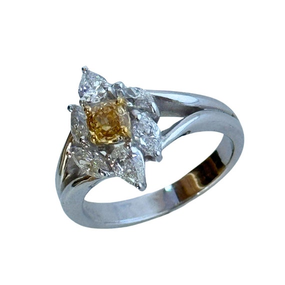 18k White and Yellow Diamond Ring - image 5