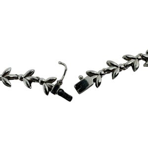 18k White Gold Diamond and 7.13 Carat Ruby Choker Necklace - 15 Inches