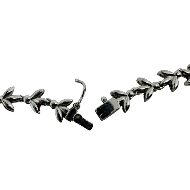 18k White Gold Diamond and 7.13 Carat Ruby Choker Necklace - 15 Inches