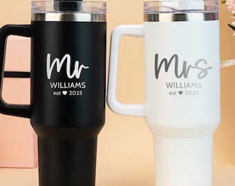 Gepersonaliseerde meneer en mevrouw 40oz beker met handvat en rietje, reismok bruid en bruidegom, verlovingscadeau, huwelijksfeest, huwelijksreiscadeau