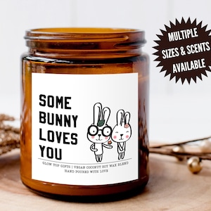 Świeca wielkanocna prezent dla niej, Some Bunny Loves You Gift Zapachowa świeca sojowa, Dekoracja wielkanocna, Prezent wielkanocny, Prezent dla niej, Prezent dla niego, Prezent wielkanocny