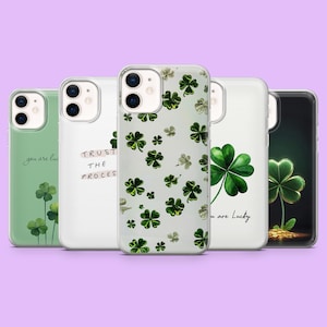Puede incluir: Una colección de fundas para teléfonos con diseños de tréboles. Una funda tiene el texto "Trust the Process", otra dice "you are lucky", y una tercera tiene un patrón de tréboles verdes. Las fundas son de varios tonos de verde y blanco.