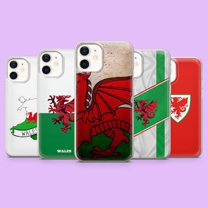 Op de afbeelding: Een verzameling telefoonhoesjes met de Welshe vlag en de Welshe draak. De hoesjes tonen de rode draak op een witte en groene achtergrond, met het woord "Wales". De hoesjes zijn er in verschillende ontwerpen en kleuren.