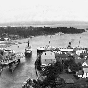 Charlevoix Swing Bridge over the Pine River, 1900s.