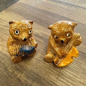 Salt and Pepper Shakers Beckoning Bears,  Retro Dishes, Midcentury Modern