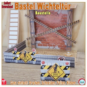 Puede incluir: Una escena de construcción de papel con un fondo de pared de ladrillo, soportes de madera y una escalera. La escena incluye barricadas, señales de advertencia y el texto "Bastel Wichteltür" y "Baustelle". También se ven las palabras "Ganz einfach! Drucken, Schneiden, Falten, Kleben".
