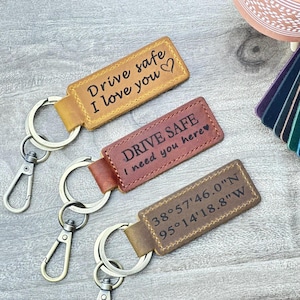LLAVERO DE CUERO personalizado, llavero con coordenadas, fecha de aniversario grabada, cumpleaños, ubicación, nombre de la empresa, llavero, regalo personalizado, 4 U