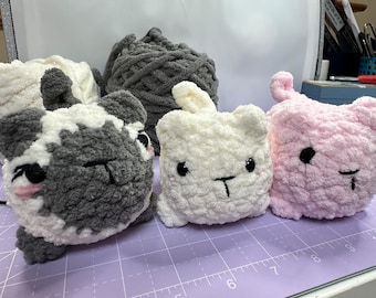 Small Potato/Loaf Cat Colorpoint Crochet Pattern