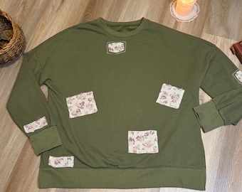 Pull molletonné vert olive Cottagecore recyclé avec empiècements vintage