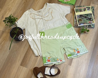 Short en patchwork cottagecore recyclé | Poches plaquées florales faites main avec bordure Rick-Rack
