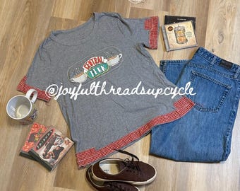 T-shirt Central Perk Friends recyclé : haut en patchwork à carreaux