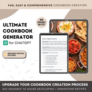 Op de afbeelding: Een digitaal scherm dat een kookboekrecept voor aubergine moussaka weergeeft. Het recept bevat ingrediënten, instructies en een persoonlijk verhaal over het gerecht. Het scherm staat op een tafel met andere gerechten. De tekst op het scherm luidt "Recept 1: Aubergine moussaka".