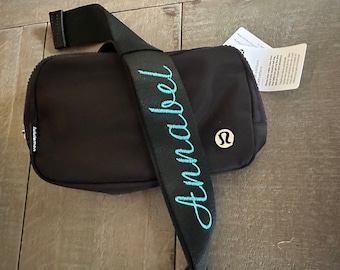 lululemon☆ Everywhere バッグ型 ロゴ・キーホルダー Lululemon Logo Pouch - Pink Pastel - lulu fanatics